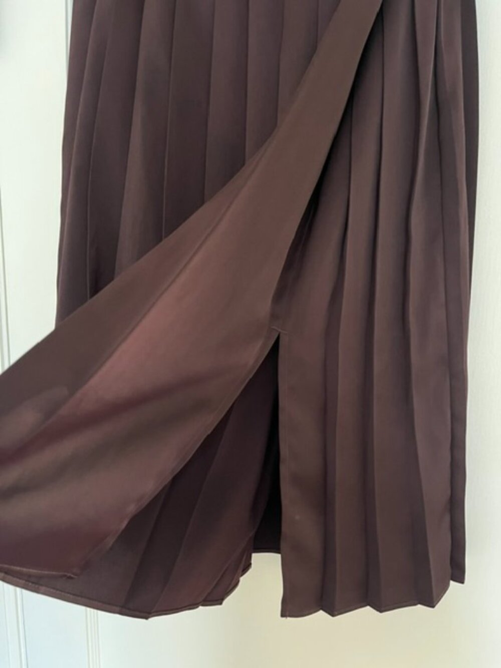 Uniqlo Satin Pleated Skirt in Wine | Size Small - Picture 3 of 8